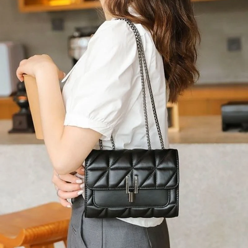 Diamond Chain Summer Shoulder Bag - Image 4