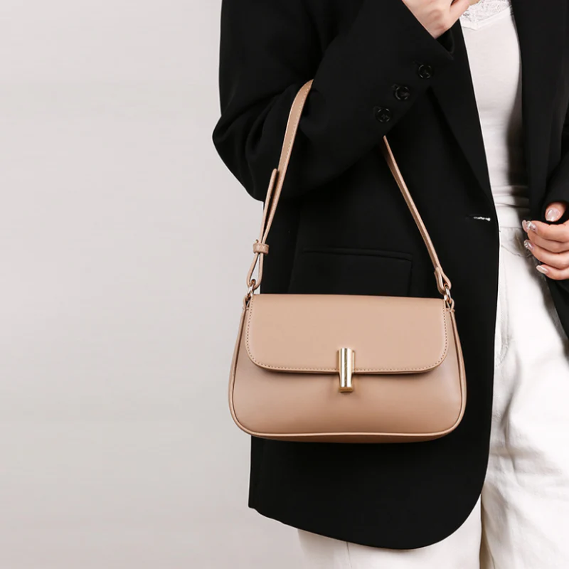 Elora Bar Detail Women’s Shoulder Bag - Image 4