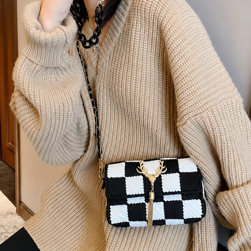 Heritage Checkered Women’s Shoulder Bag - Image 4