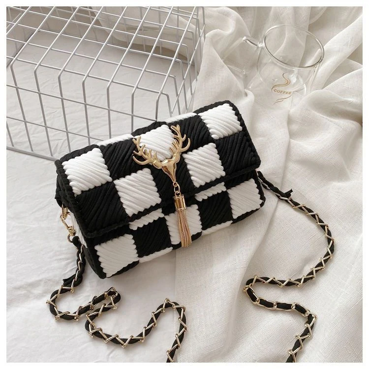 Heritage Checkered Women’s Shoulder Bag - Image 5