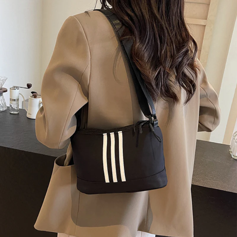 Layer Trend Shoulder Bag - Image 4