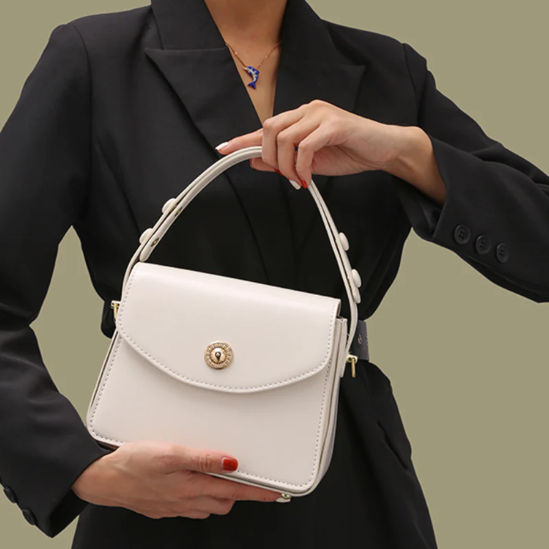 Lunessa Chain Handbag - Image 4