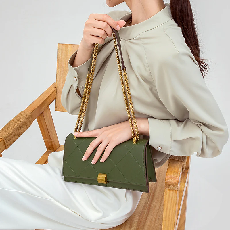 Luxury Quilted Chain Shoulder Bag - Image 4