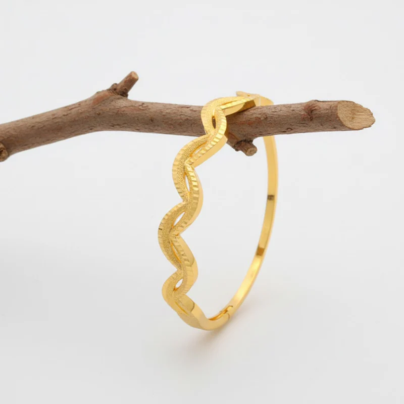 Minimalist Gold Plated Luxury Bracelet - Image 3