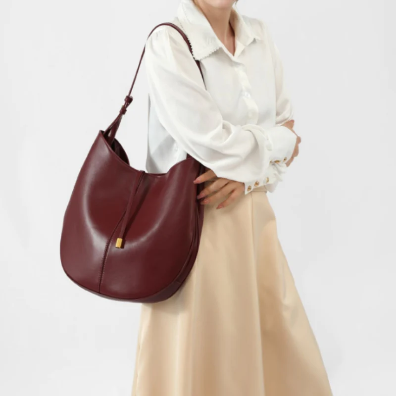Modern Essential Shoulder Bag - Image 4