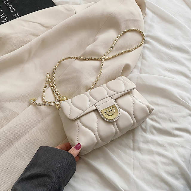Trendy Versatile Chain Crossbody Shoulder Bag - Image 6