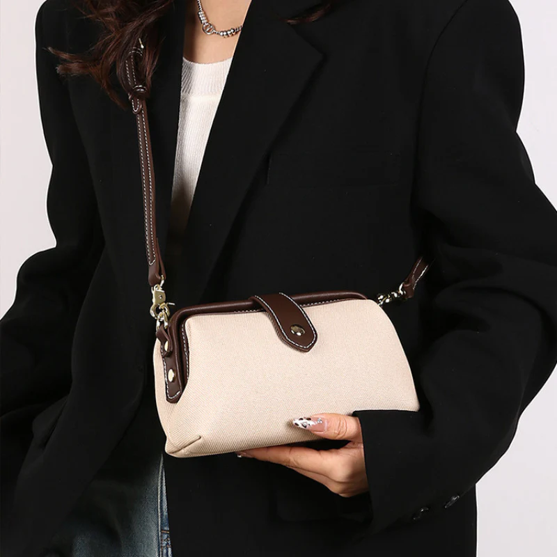 Paris Commute Niche Shoulder Bag - Image 4