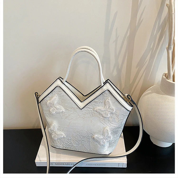 Pure Elegance Handbag - Image 7