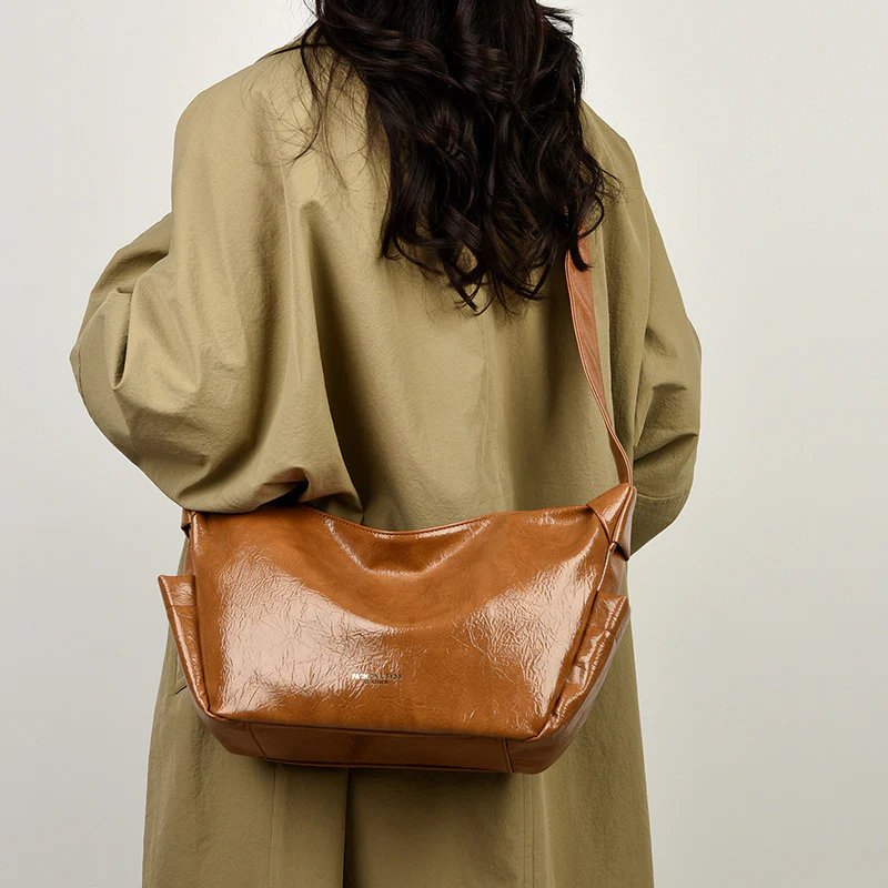 Sable Wax Leather Shoulder Bag - Image 4