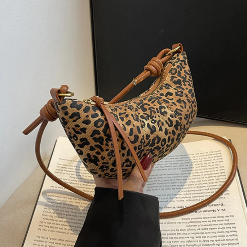 Savannah Chic Shoulder Bag - Image 2