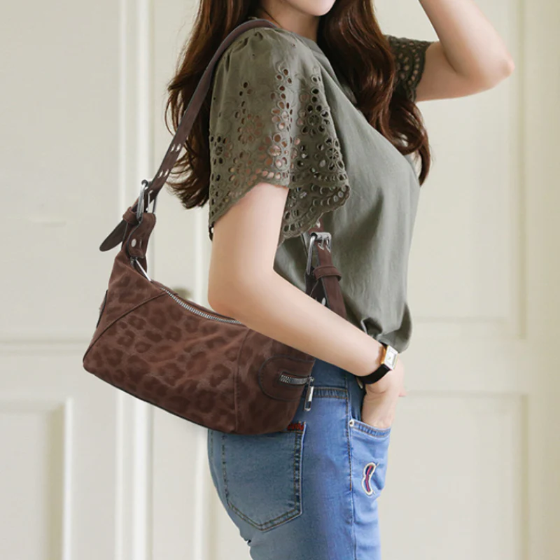 Savannah Leopard Shoulder Bag - Image 4