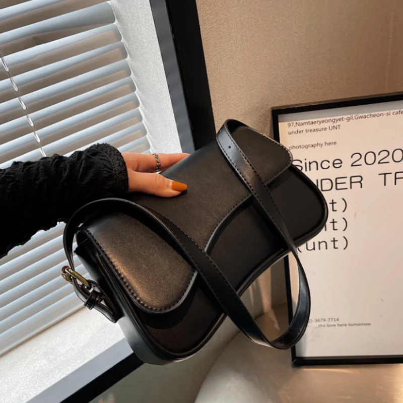 Selene Curve Shoulder Bag - Image 3