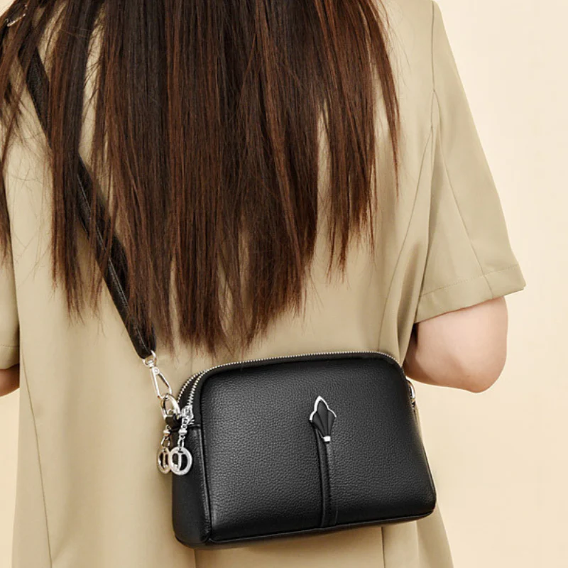 Textura Chic Crossbody Bag - Image 4