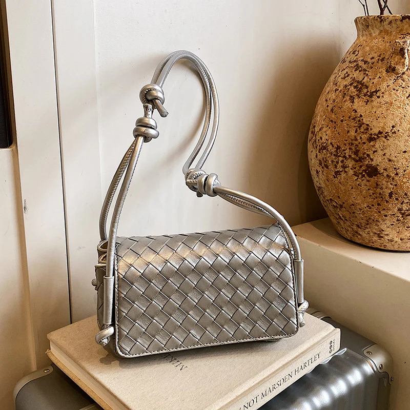 Trend Luxe Shoulder Bag - Image 3