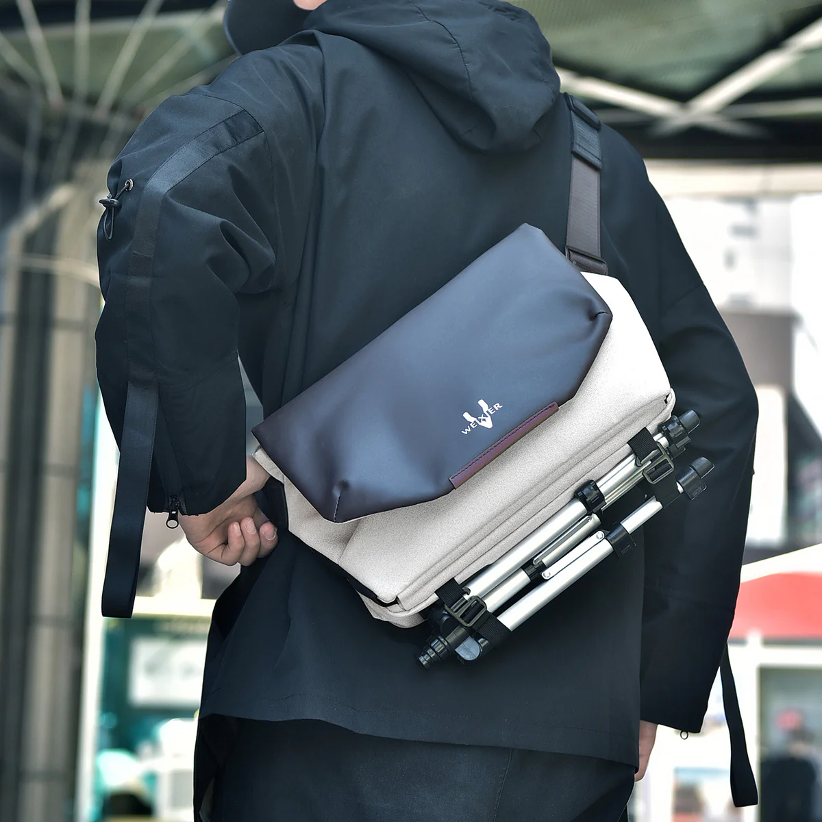Verto Urban Waterproof Men’s Crossbody Bag - Image 4