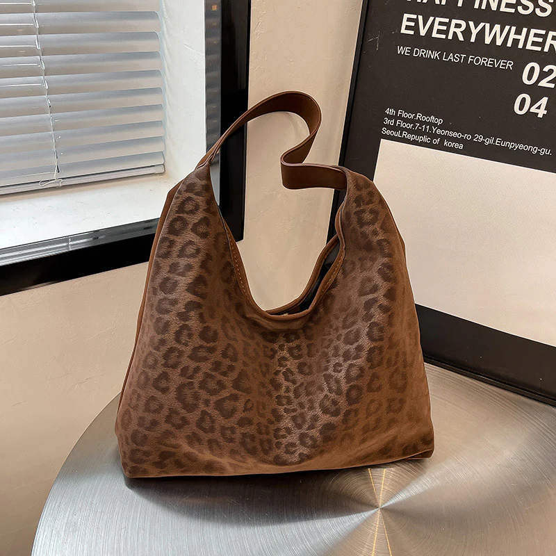 Wild Chic Shoulder Bag - Image 2