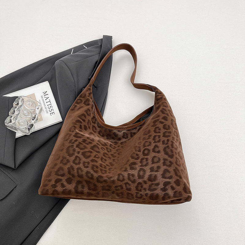 Wild Chic Shoulder Bag - Image 3