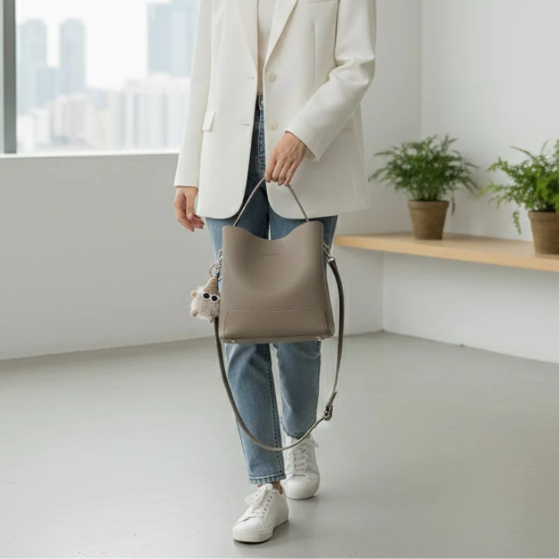 Women's Premium Textured Leather Handbag - Image 4