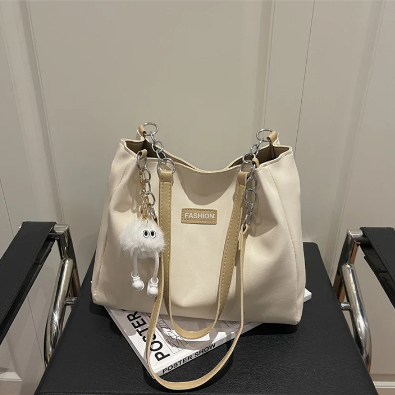 Women's Sleek Shoulder Bag with Chain Accents - Image 5