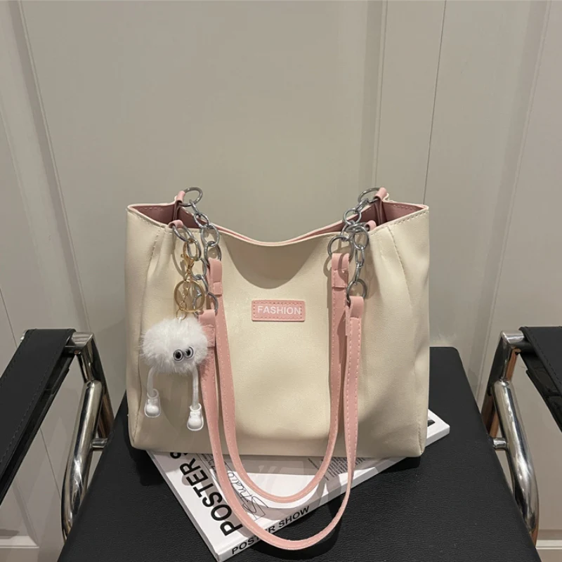 Women's Sleek Shoulder Bag with Chain Accents - Image 6